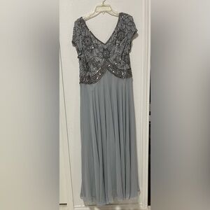 J Kara Women’s Cap V- Neck Cap Sleeve Beaded Special Occasion Dress Size 18